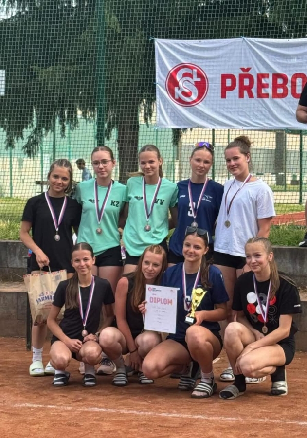 VELKÝ ÚSPĔCH VOLEJBALU = vícemistrynĕ Přeboru České obce Sokolské